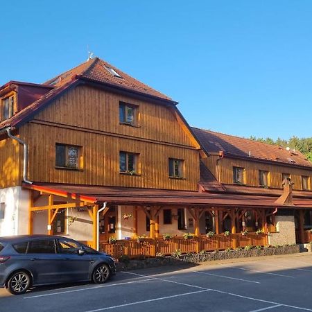 Balonovy Hotel A Pivovar Radesin Экстерьер фото