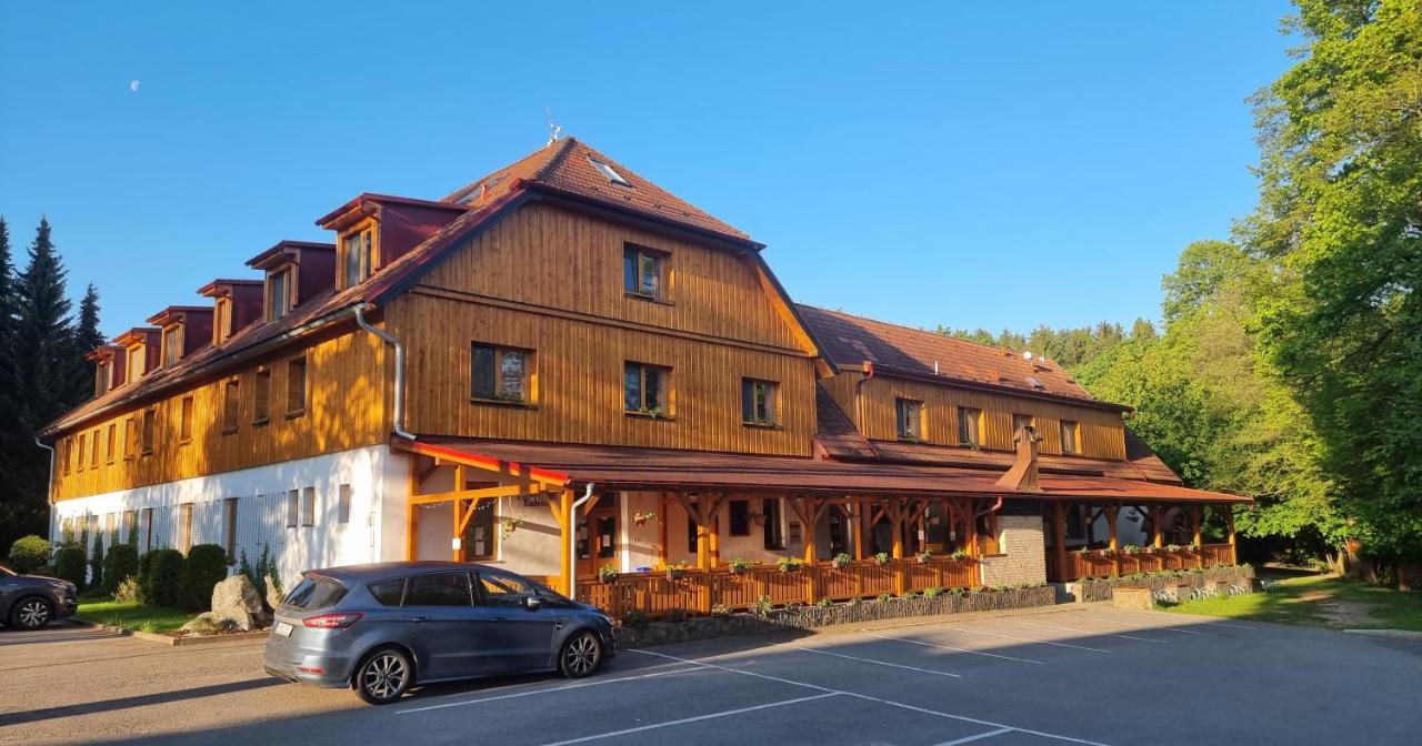 Balonovy Hotel A Pivovar Radesin Экстерьер фото